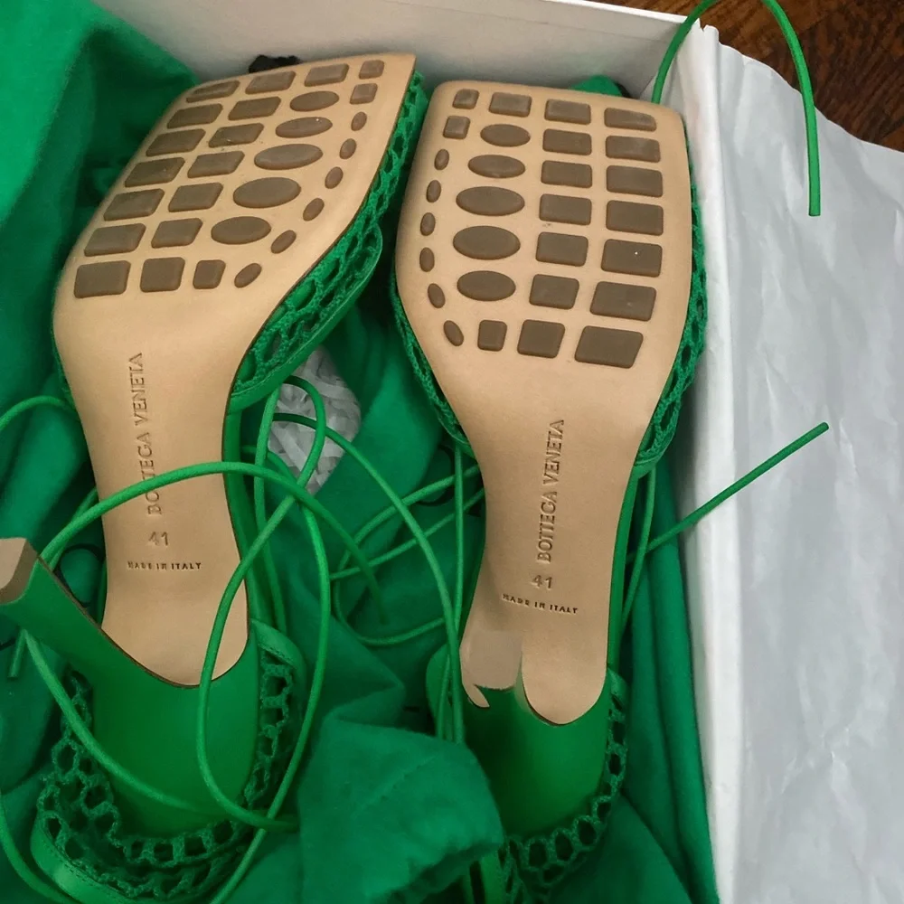 Bottega Veneta
Stretch Square-Toe Ankle-Strap Mesh Pumps - Picture 6 of 6